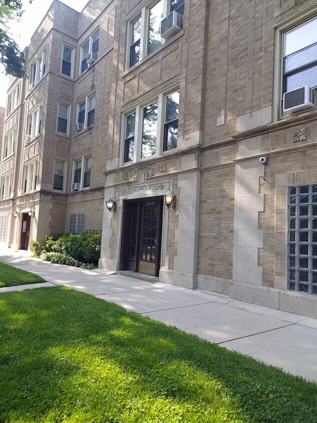 Building Photo - 2324 E 69th St