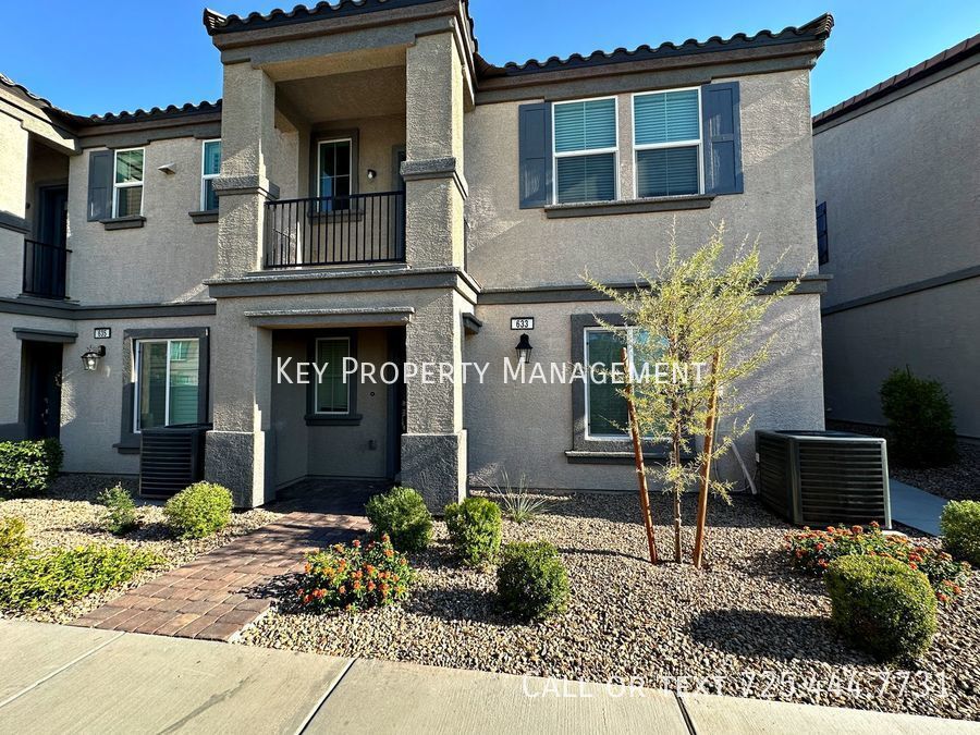 Foto principal - 3 BEDROOM 2 STORY TOWNHOME IN GATED HENDER...