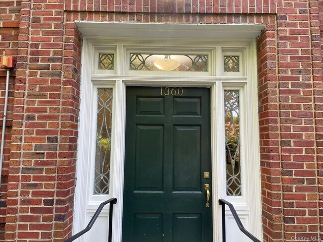 Foto del edificio - 1360 Midland Ave