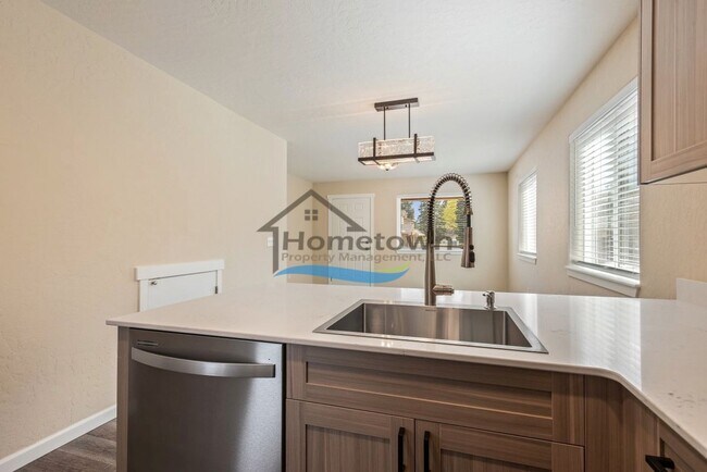 Foto del edificio - Beautiful Custom Craftsman Home in Coeur d...