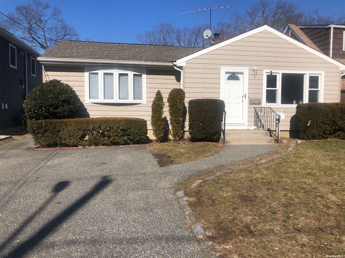 2963 Ewell Pl, Wantagh, NY 11793 House Rental in Wantagh, NY
