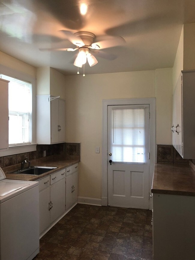 Building Photo - Charming Carriage House in Boonsboro!