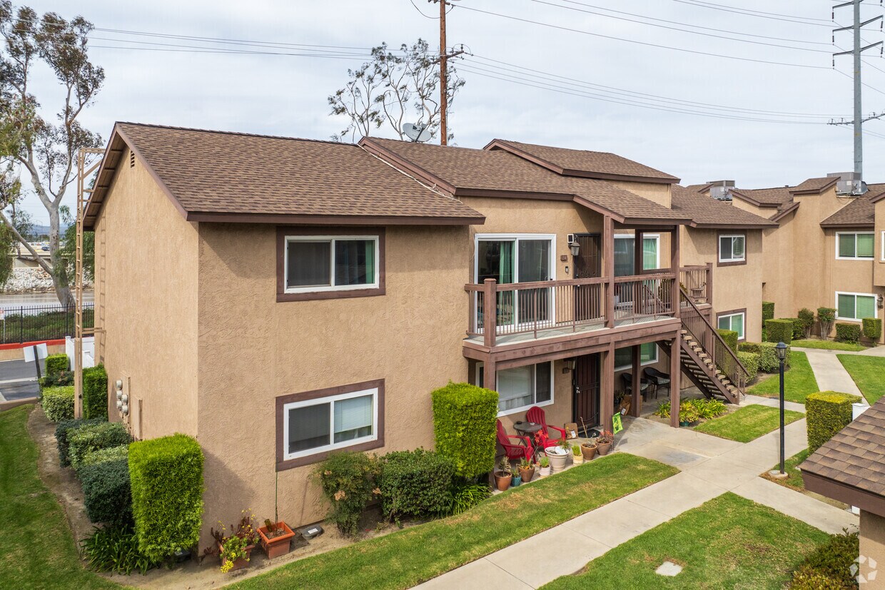 Primary Photo - 500 N Tustin Ave