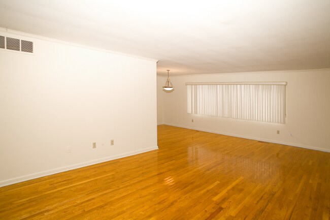 Building Photo - 3351 Warrensville Center Rd