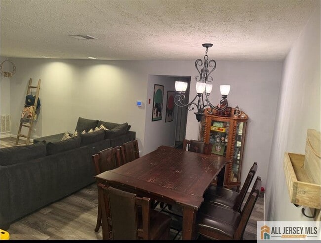 Building Photo - 306 Sharon Garden Ct