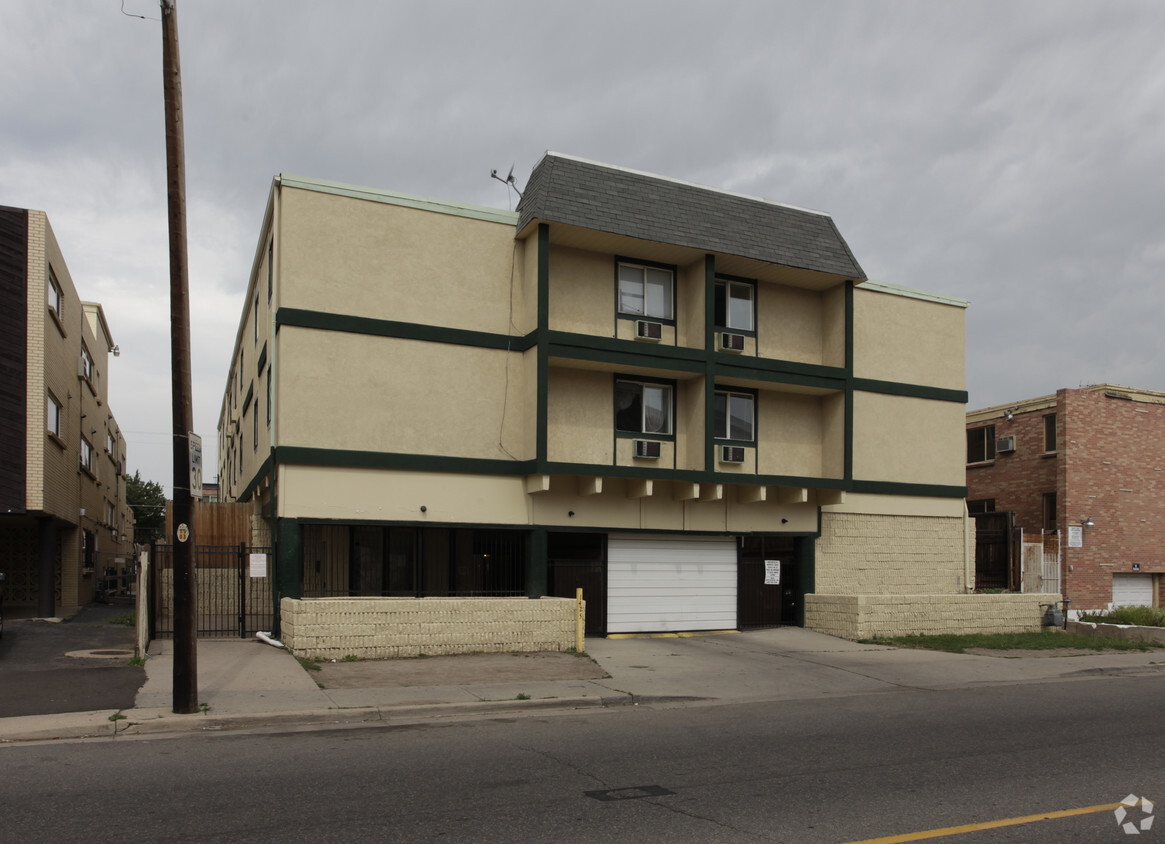 Building Photo - 1425 Yosemite St