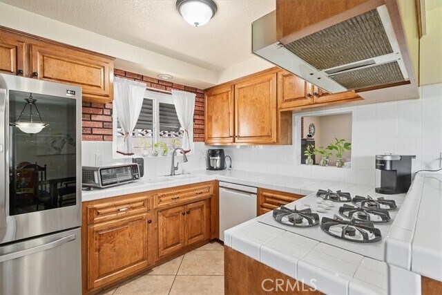 Building Photo - 9198 Lomita Dr