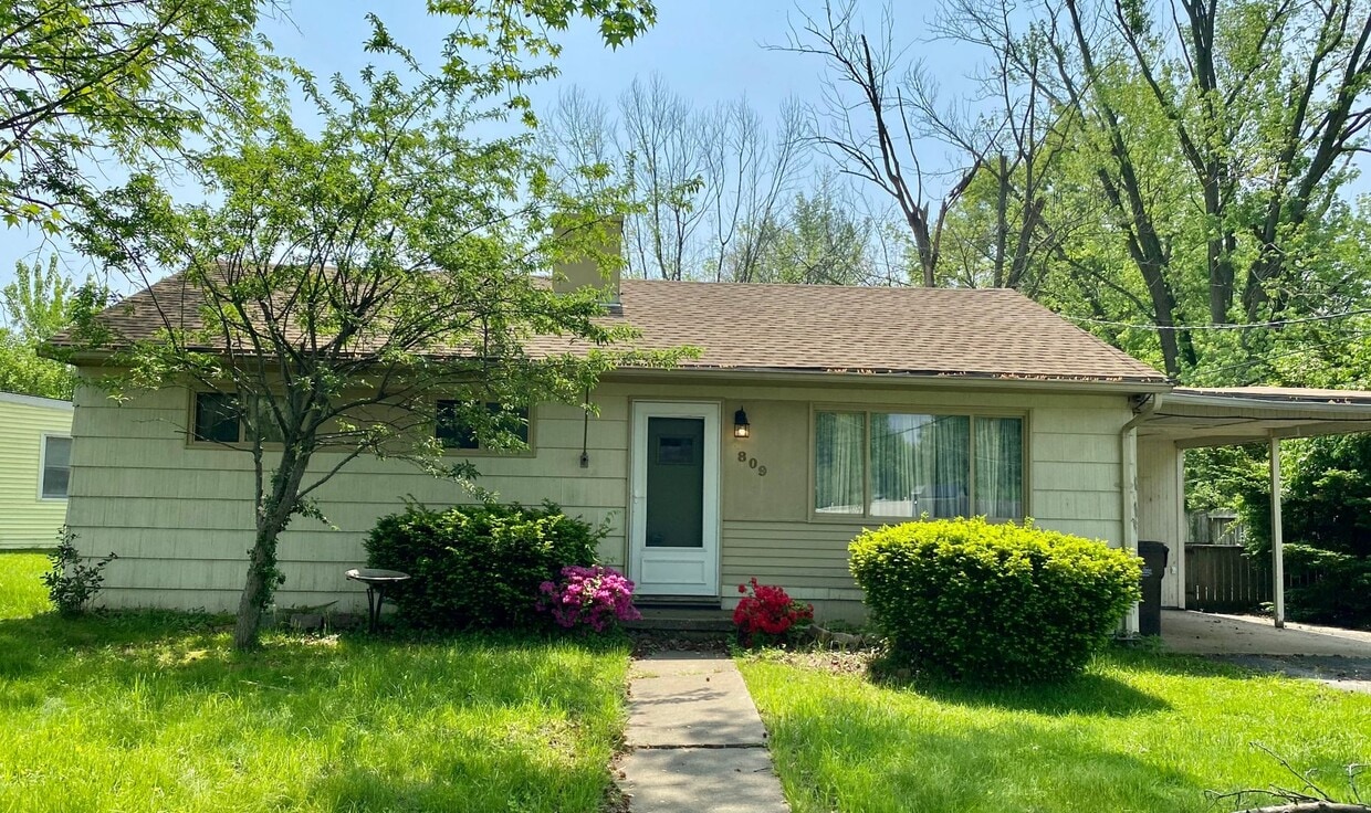 Primary Photo - Three Bedroom in Godfrey