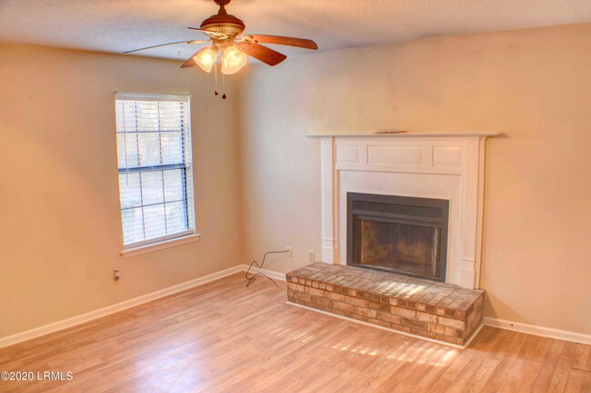 Building Photo - 701 Island Pines
