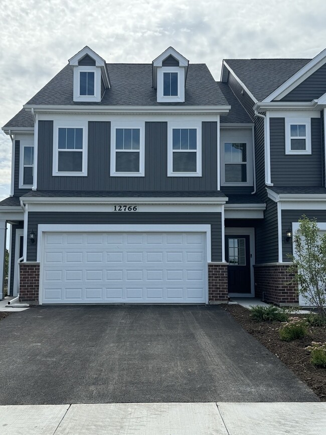 Building Photo - 12766 South Nicholas Dr