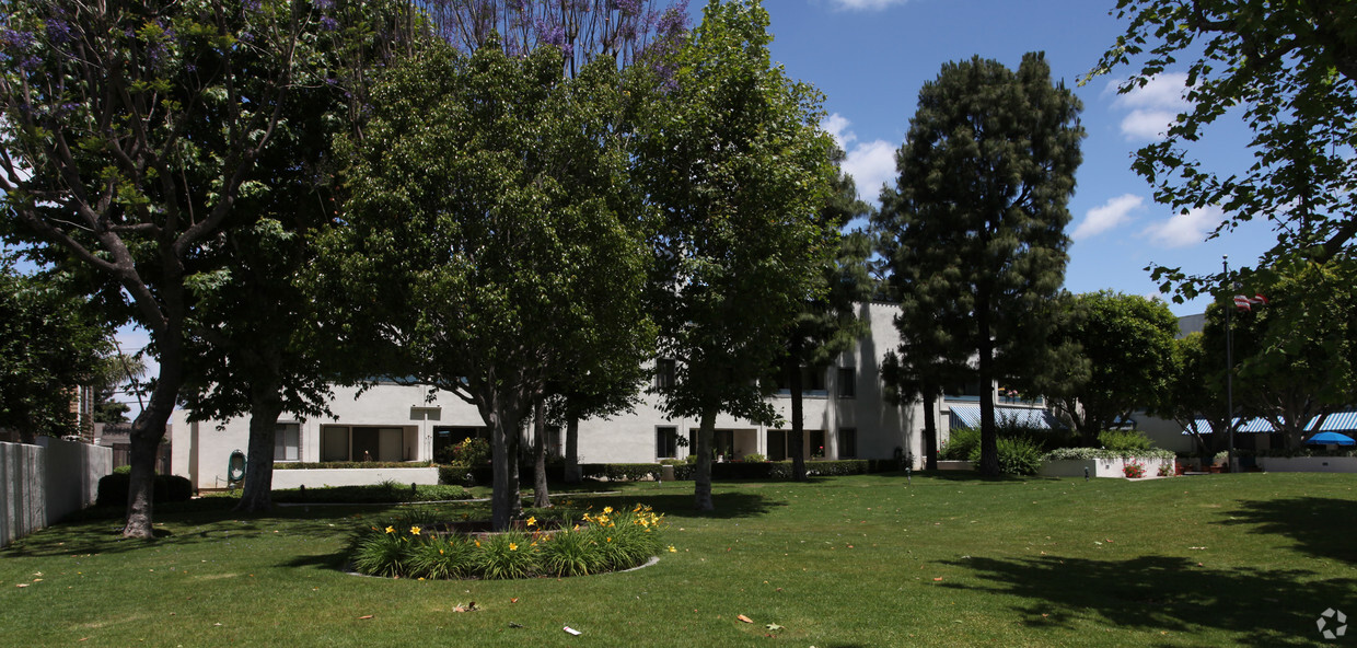 Building Photo - Candlewood Park