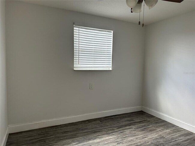 Foto del edificio - 450 88th Ave N