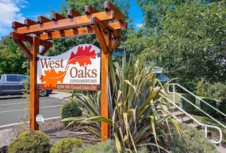 Building Photo - 6298 SW Grand Oaks Dr