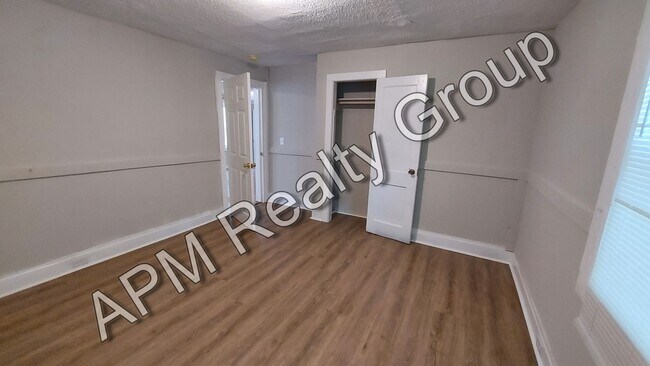 Foto del edificio - Renovated house in Melrose Heights