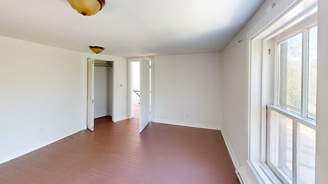 Building Photo - Country living near Crozet!