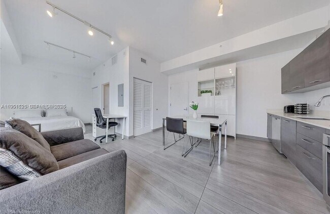 Building Photo - 151 SE 1st St