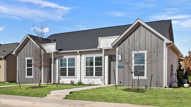 Building Photo - Avendale at The Colony