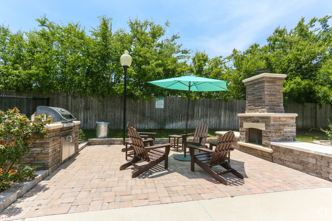 Outdoor Firepit/Grill Area - Canyon Springs