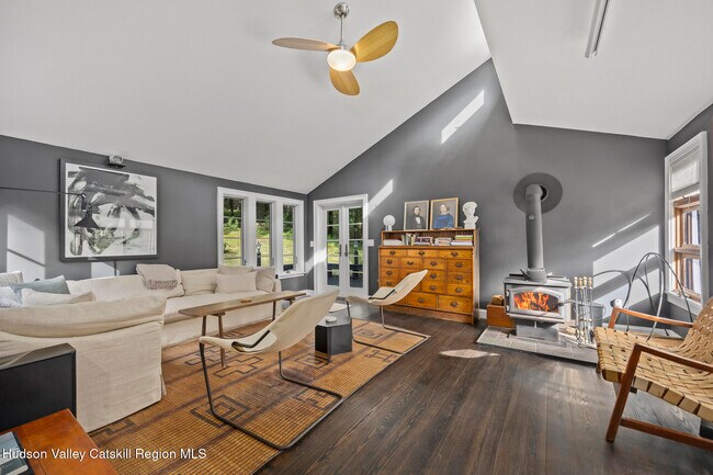 Foto del edificio - 46 E Pond Lilly Rd