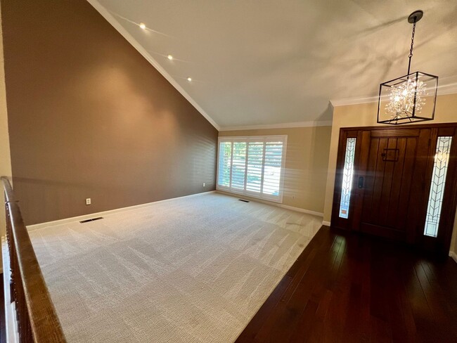 Building Photo - Newly Renovated 4 Bedroom, 3 Bathroom Home...