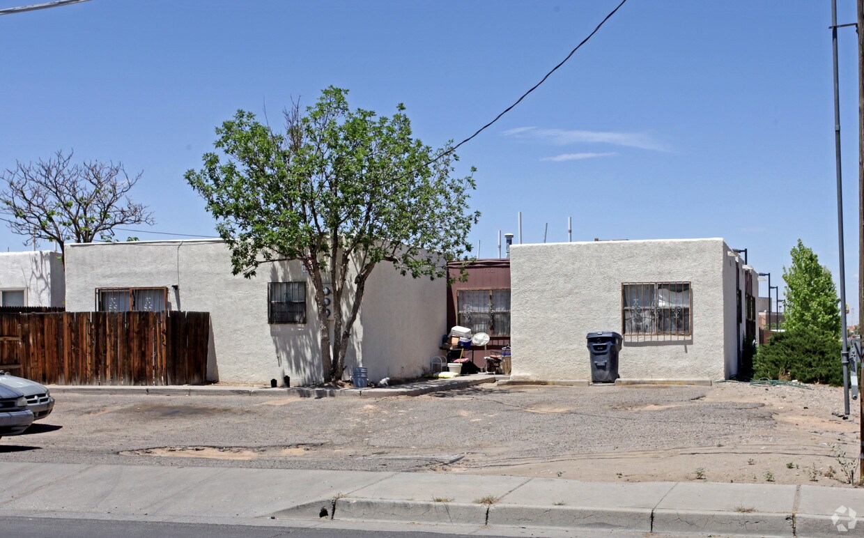 Primary Photo - 6005 Fortuna Rd NW