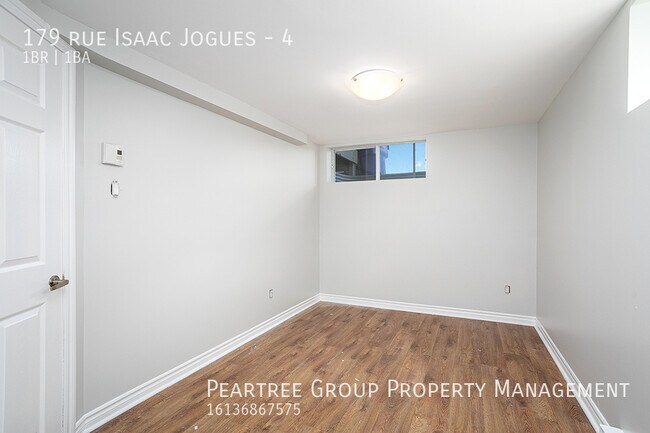 Photo du bâtiment - Intriguing Isaac-Big Bright Basement one Bedroom in Gatineau