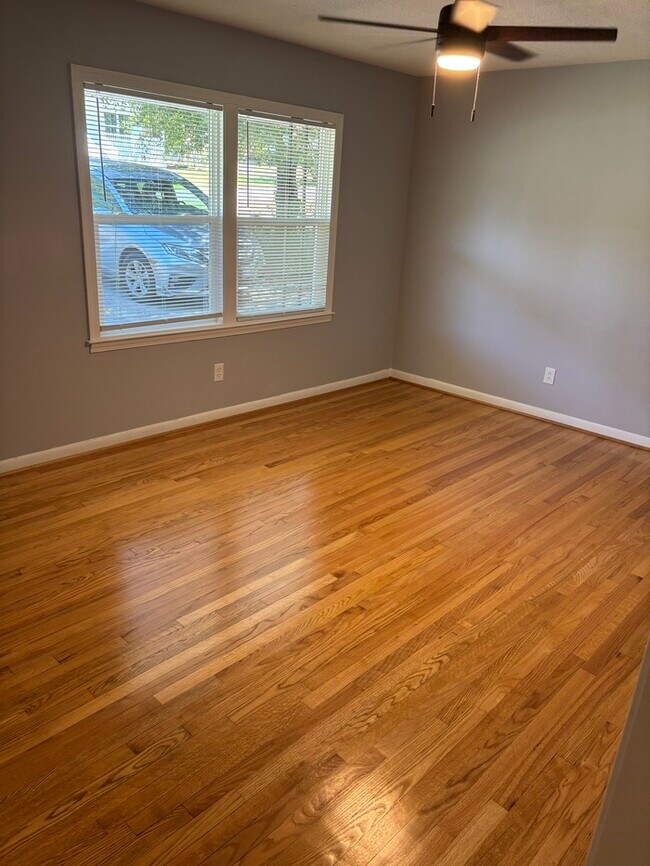 Foto del edificio - 317 Charwood Dr