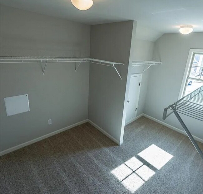 Foto del edificio - 6630 Springfield Wy.