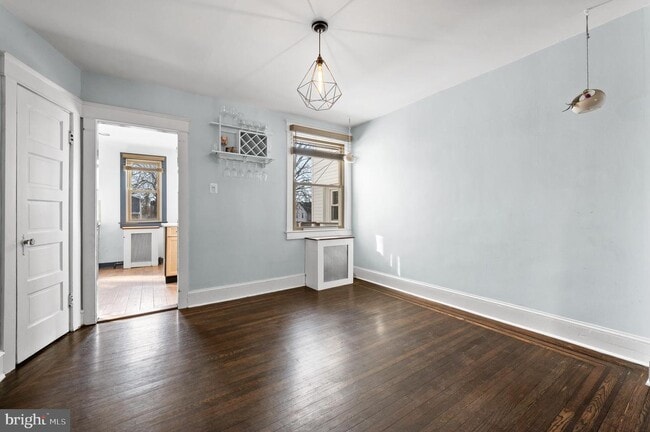 Building Photo - 18 E 6th St
