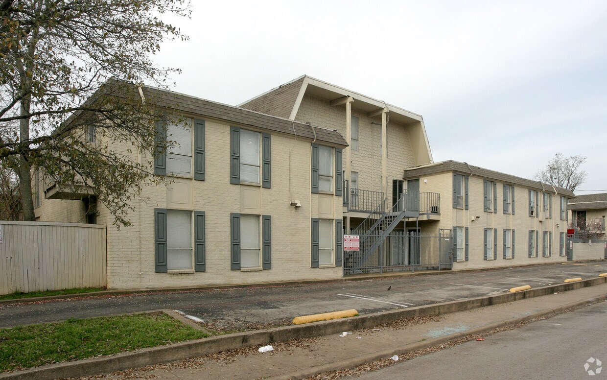 Building Photo - 2525 Reagan St