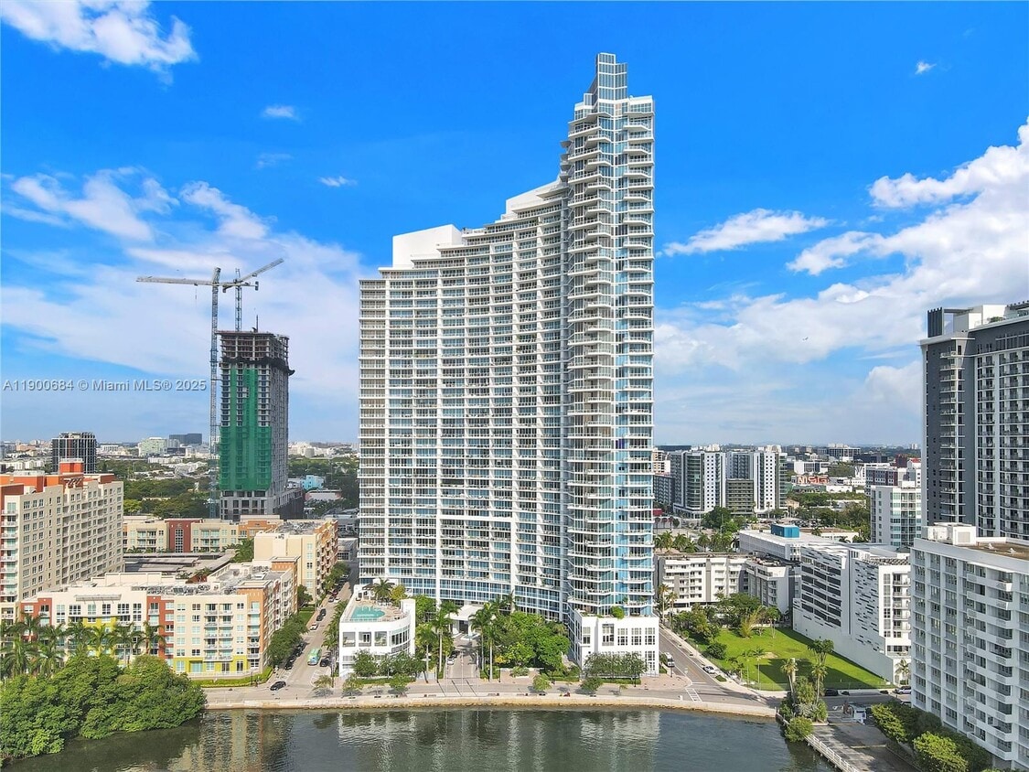 Foto principal - 2020 N Bayshore Dr