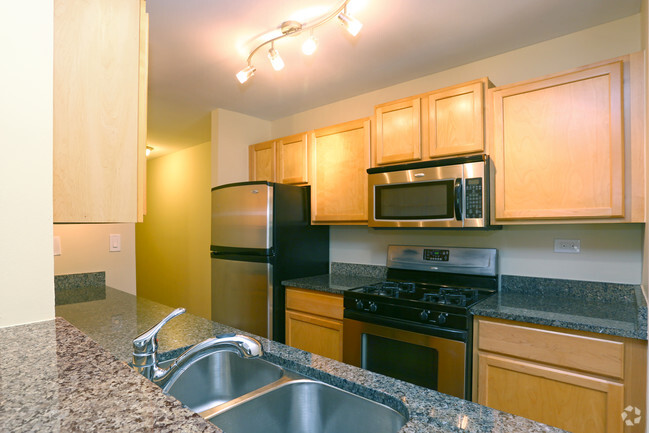 2BR, 2BA - Kitchen - Hawthorn Estates Condos (219 Units)