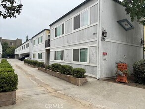 Building Photo - 470 S Los Robles Ave