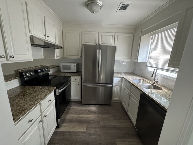 Foto del edificio - 3845 Overbrook Dr