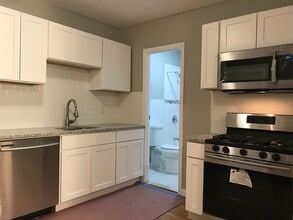Building Photo - 452 Poplar St