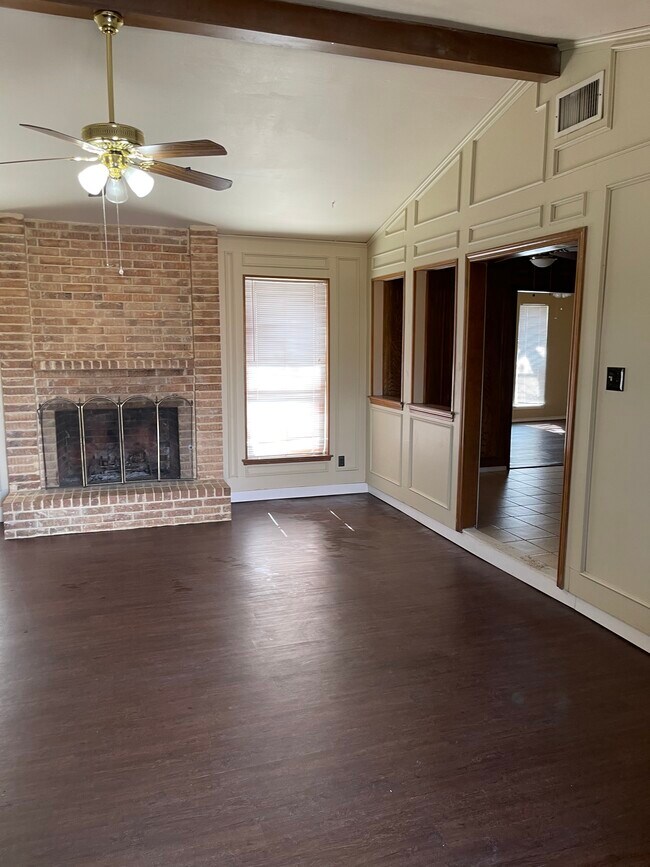 Foto del edificio - 7202 Lakeshore Dr