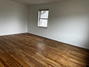 Building Photo - 9070 Lew Wallace Dr