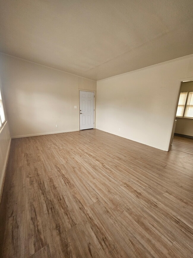 Building Photo - 450 N 3rd W