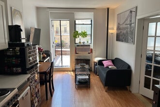 Building Photo - 276 W 71st St