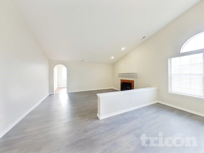 Building Photo - 6621 Pamona Cir