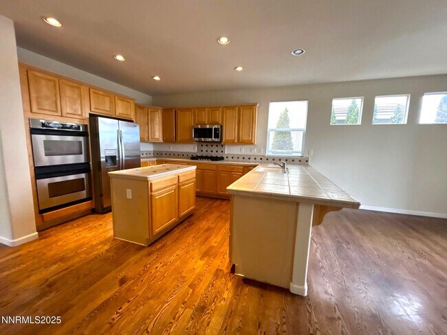 Building Photo - 3084 10 Mile Dr