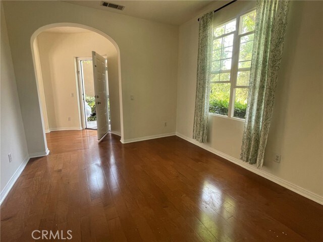 Building Photo - 18 Sonata St
