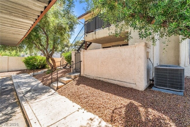 Building Photo - 3683 Lucido Dr