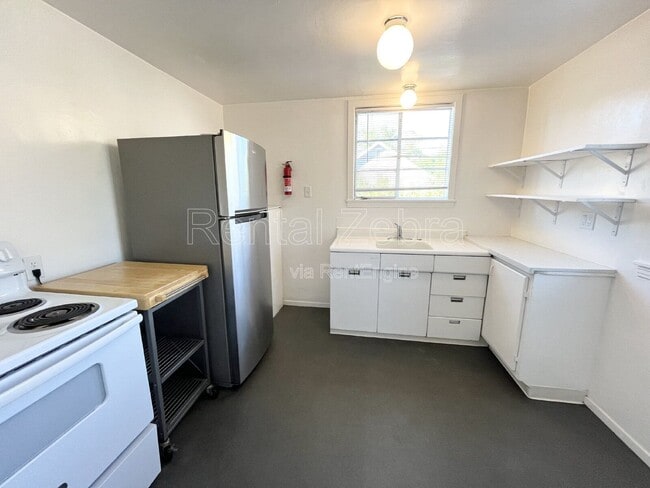 Building Photo - 2128 K St