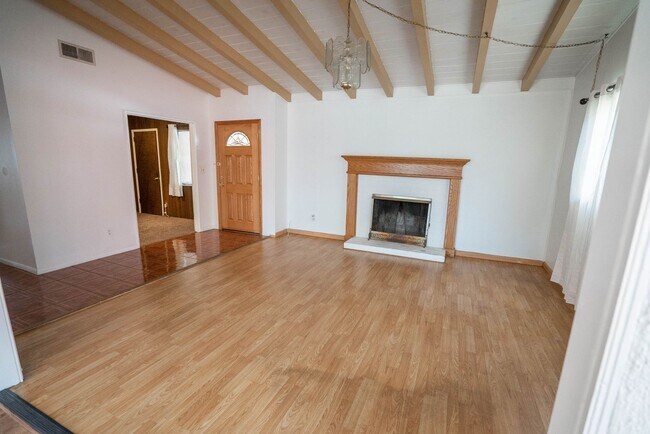 Foto del edificio - COMING SOON! Spacious 4-Bedroom + Office Home on a Cul-de-Sac in Panorama City!