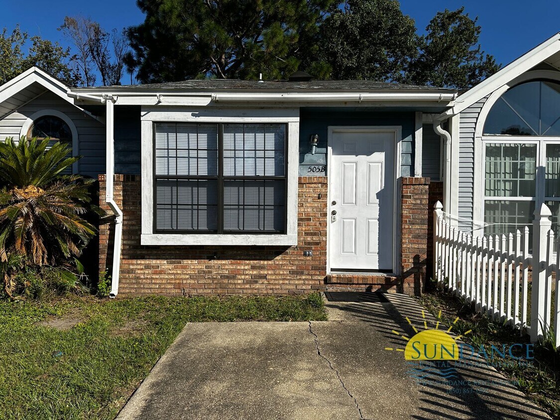 Primary Photo - 1 Bedroom Cottage-Style Townhouse In Fort ...