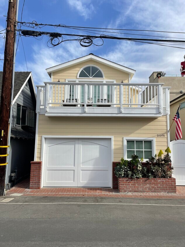 Primary Photo - 16696 Bayview Dr
