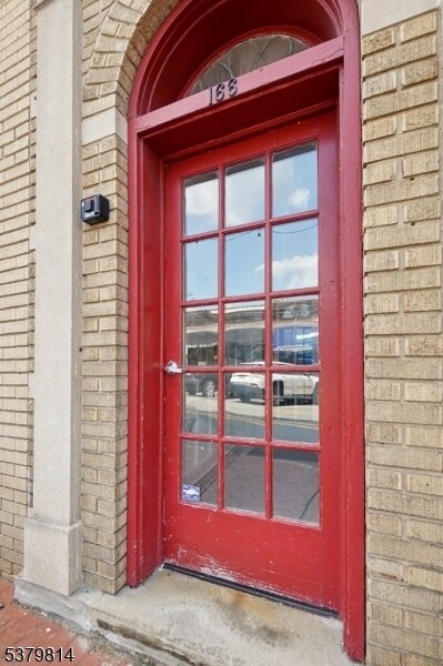 Building Photo - 166 Maplewood Ave