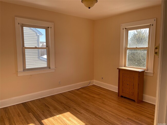 Building Photo - 193 Willets Ave