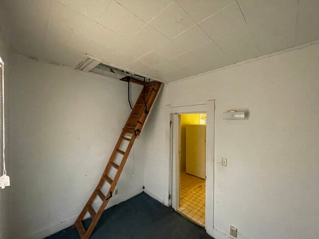 Building Photo - 1546 Tecumseh St